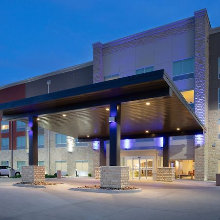 Holiday Inn Express & Suites Great Bend By Ihg Ngoại thất bức ảnh