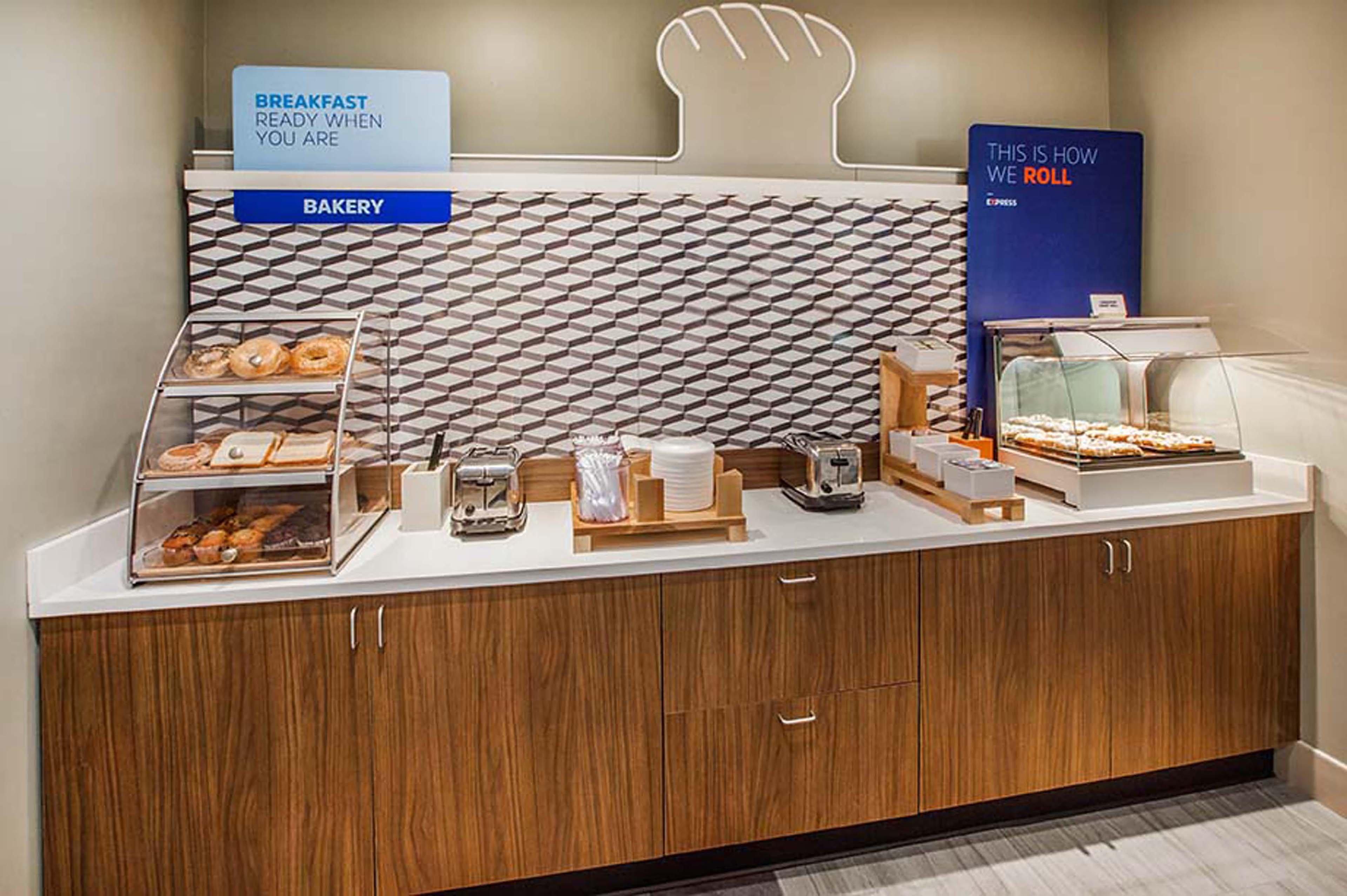 Holiday Inn Express & Suites Great Bend By Ihg Ngoại thất bức ảnh