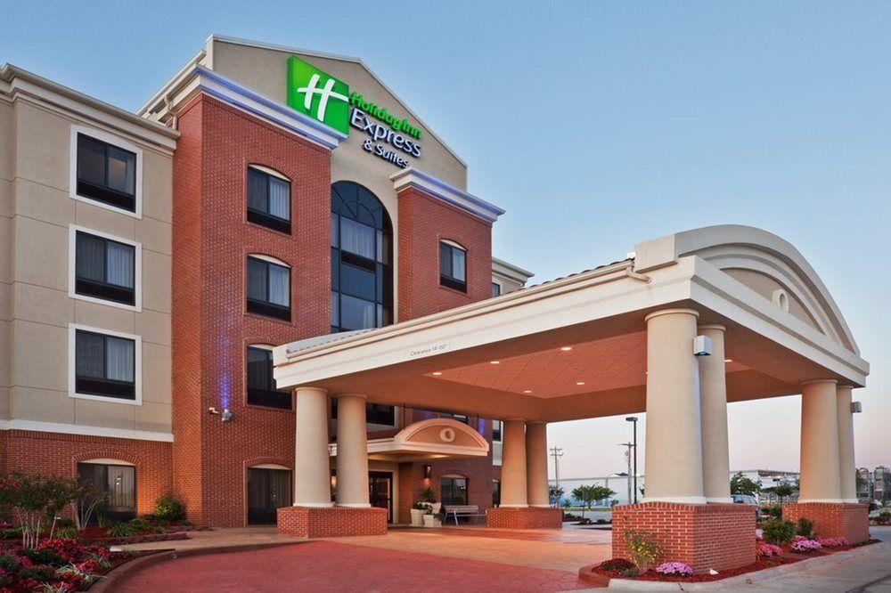 Holiday Inn Express & Suites Great Bend By Ihg Ngoại thất bức ảnh