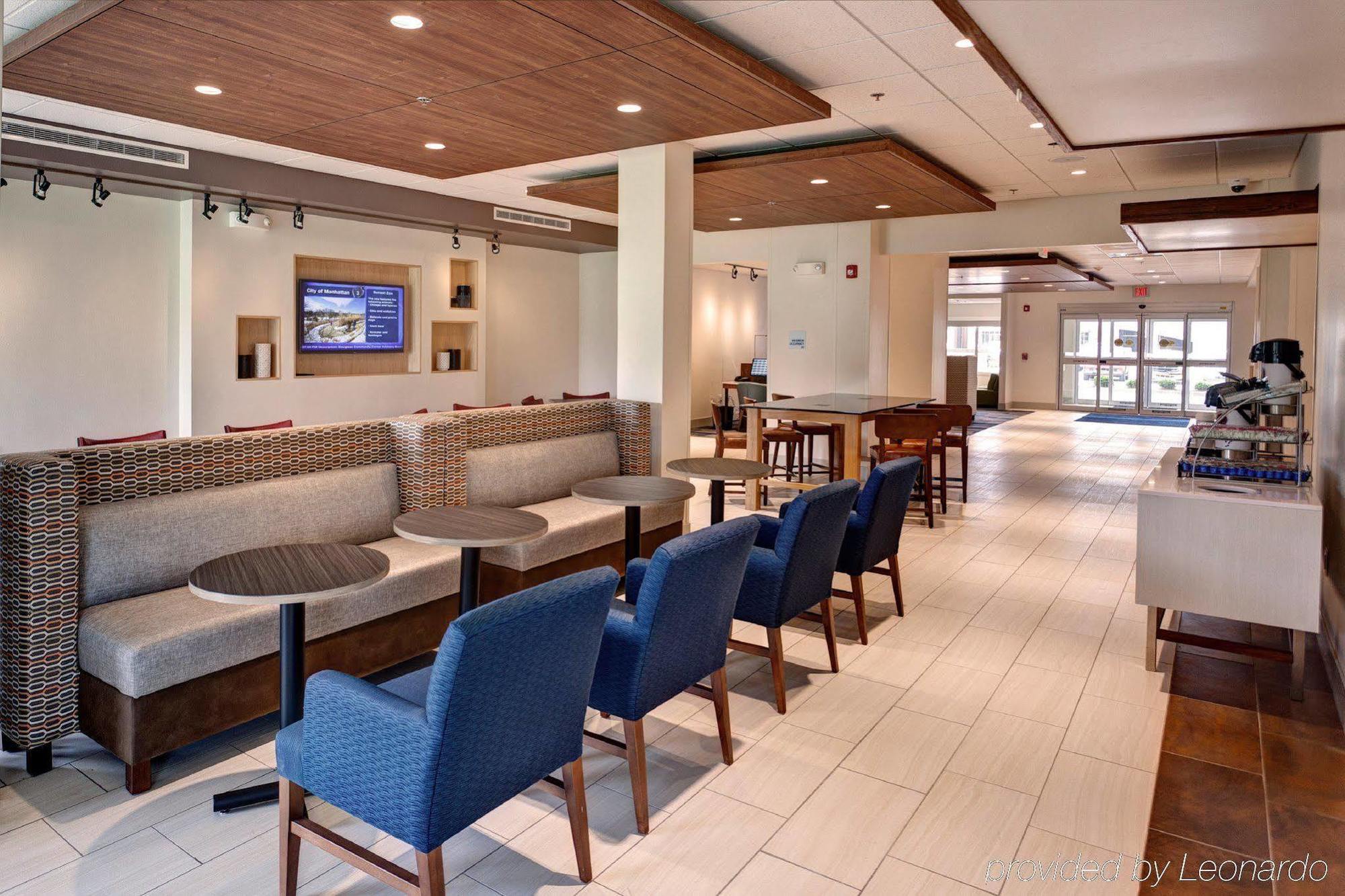 Holiday Inn Express & Suites Great Bend By Ihg Ngoại thất bức ảnh