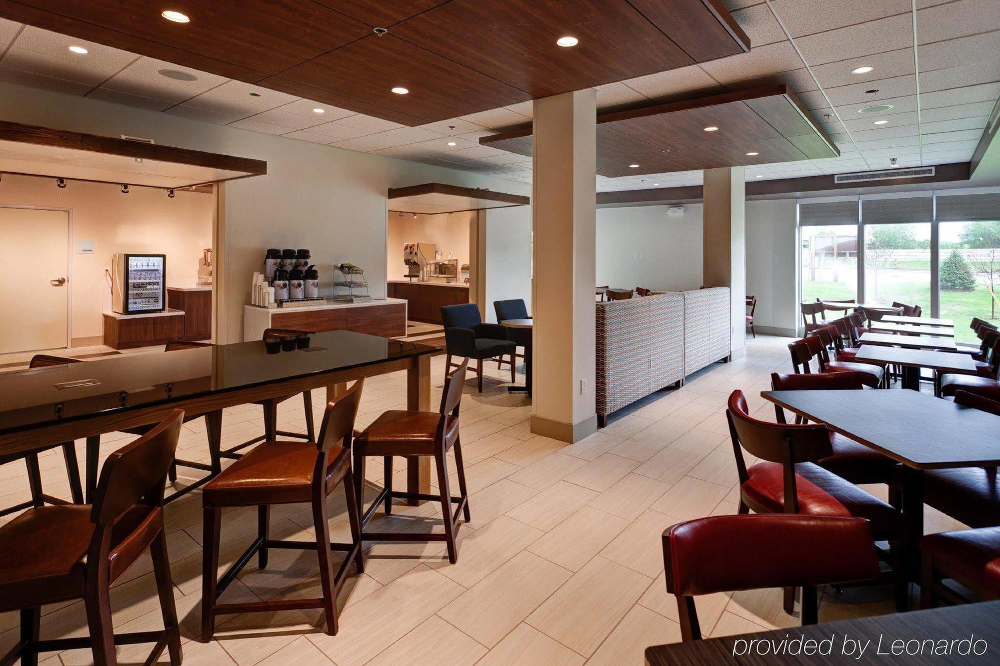 Holiday Inn Express & Suites Great Bend By Ihg Ngoại thất bức ảnh
